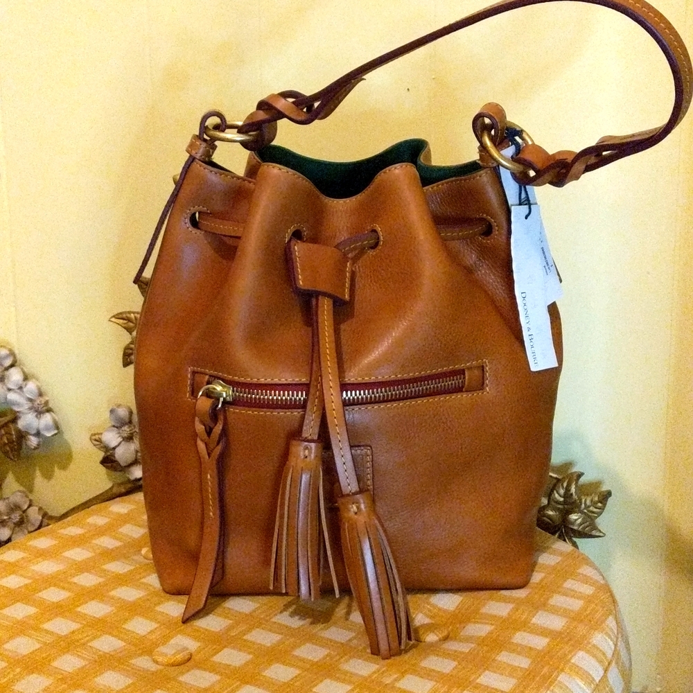 **NWT** Dooney and Bourke SM Logan Drawstring!!